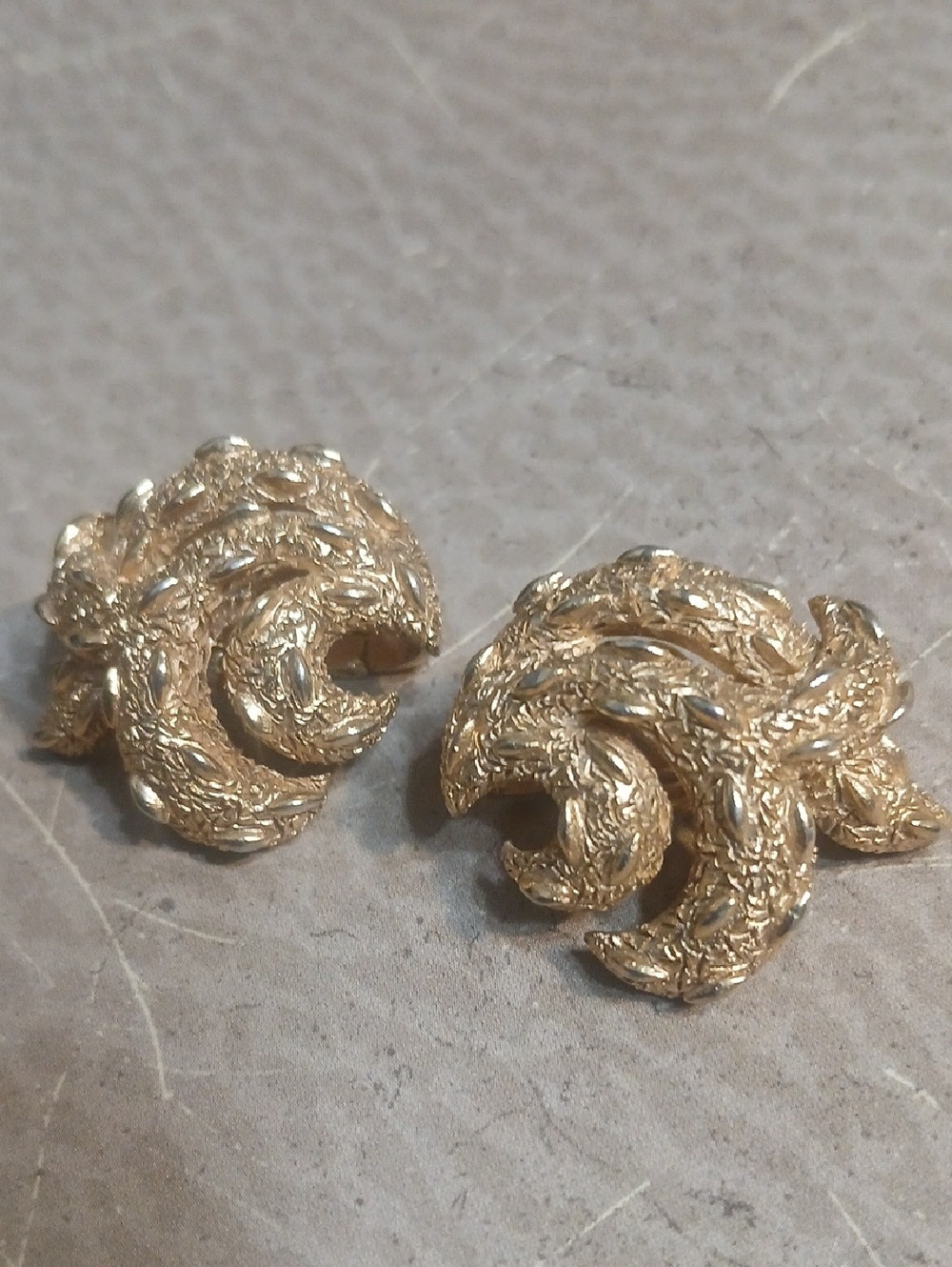 TRIFARI Vintage Swirl Clip Earrings